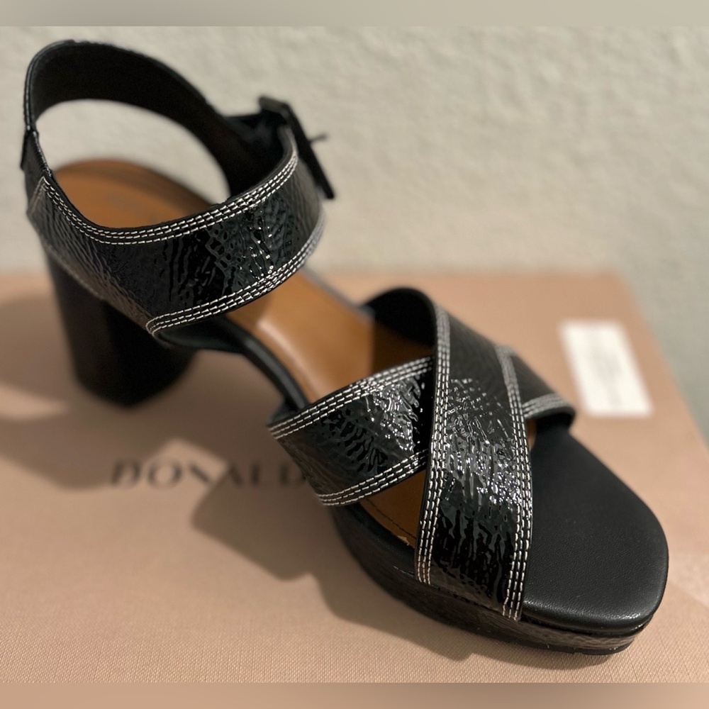 Donald Pliner Geni Platform Heel – Black Crinkle Patent, Size 8.5 NIB